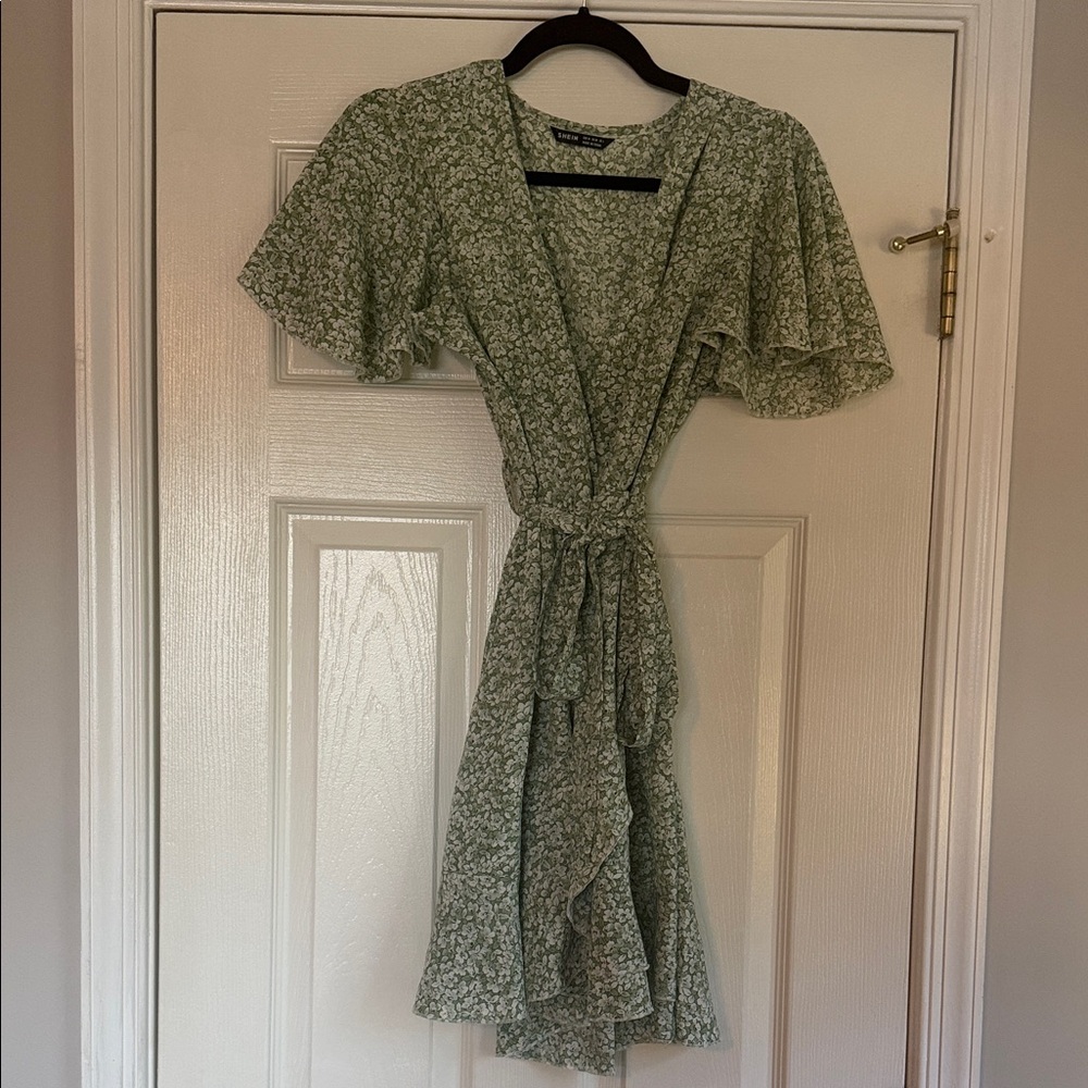 SHEIN Asymmetrical Green Floral Dress
